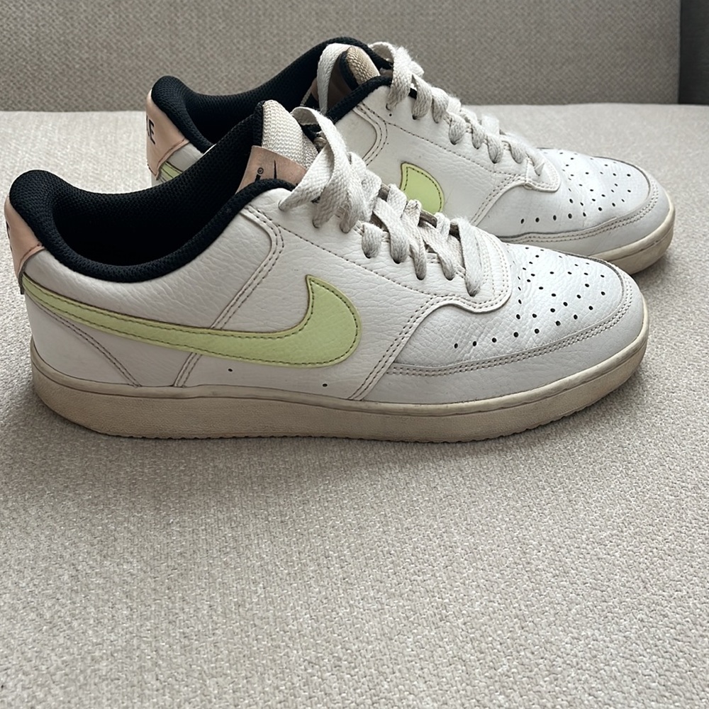 Nike Court Vision Low sneaker white coral green Nike swoosh